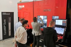 Przedstawiciele firmy Sandvik Coromant i studenci WBMiL,